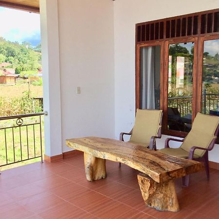 Toba Sunset Bed and Breakfast Tuk Tuk Εξωτερικό φωτογραφία