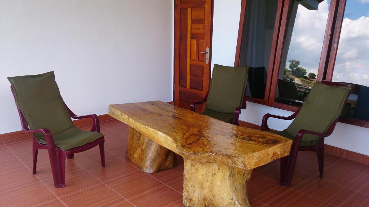 Toba Sunset Bed and Breakfast Tuk Tuk Εξωτερικό φωτογραφία