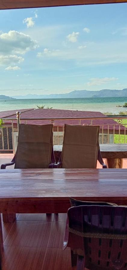 Toba Sunset Bed and Breakfast Tuk Tuk Εξωτερικό φωτογραφία