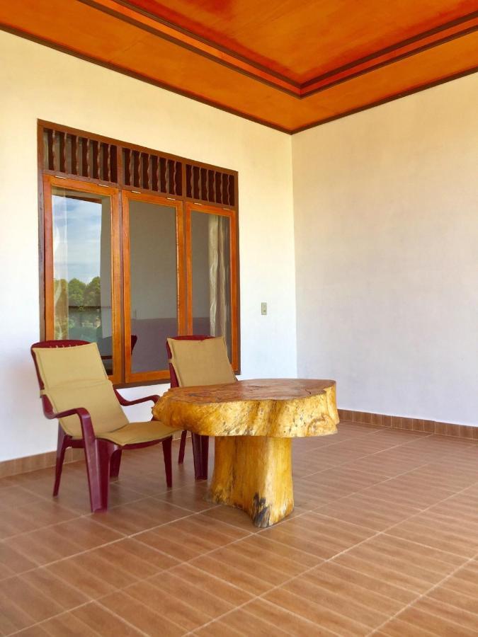 Toba Sunset Bed and Breakfast Tuk Tuk Εξωτερικό φωτογραφία