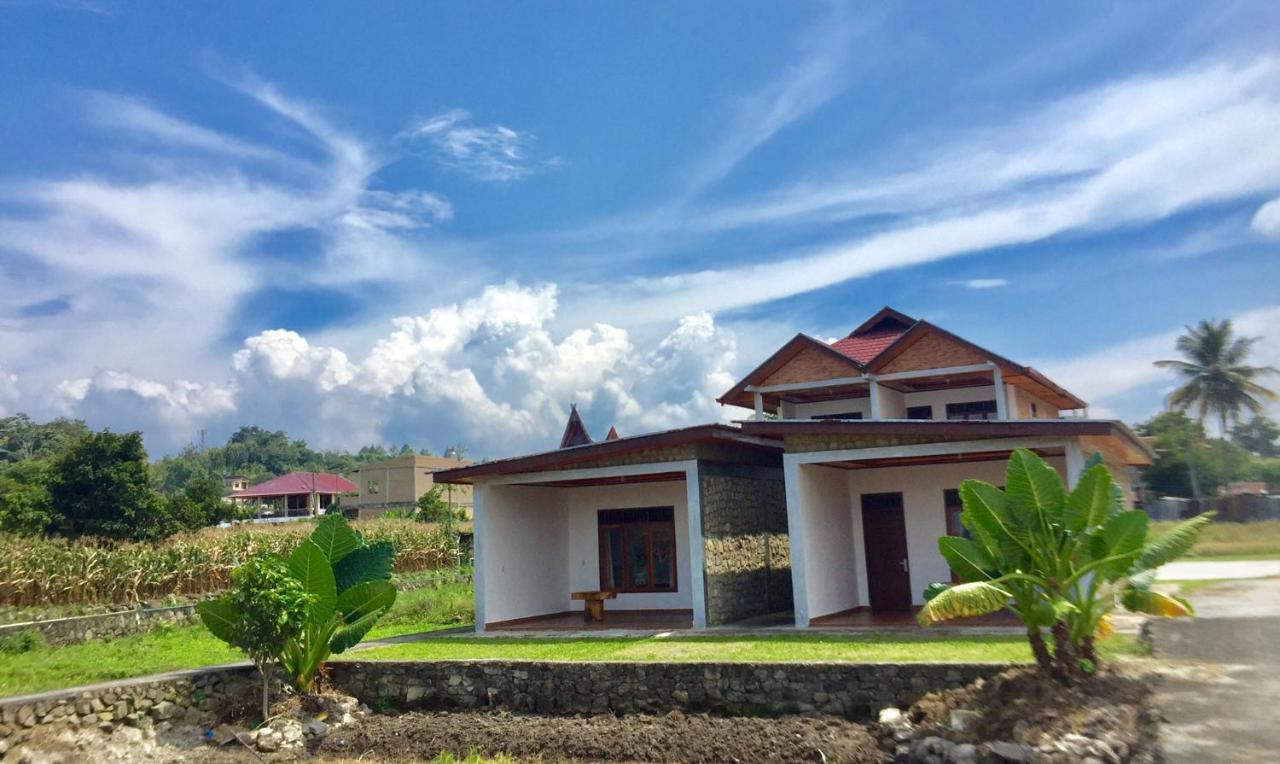 Toba Sunset Bed and Breakfast Tuk Tuk Εξωτερικό φωτογραφία