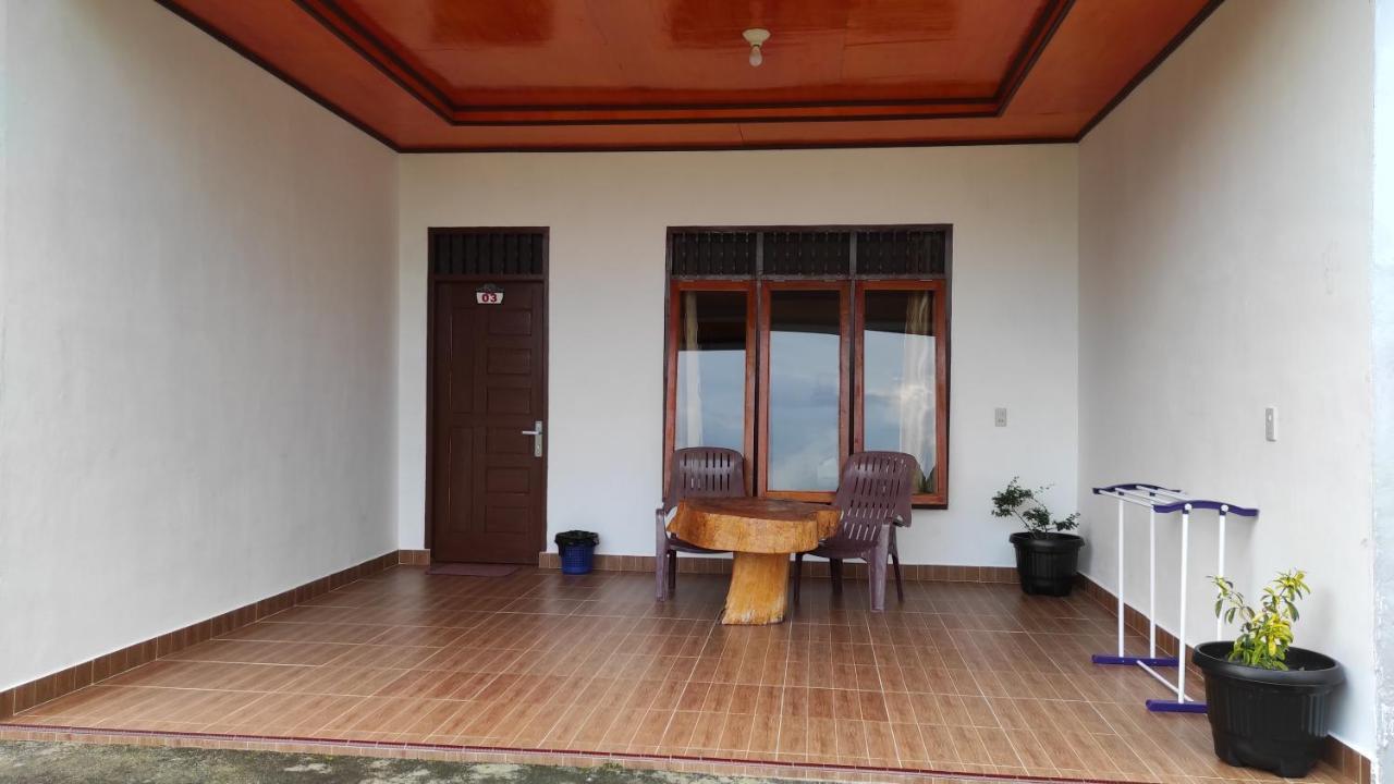 Toba Sunset Bed and Breakfast Tuk Tuk Εξωτερικό φωτογραφία